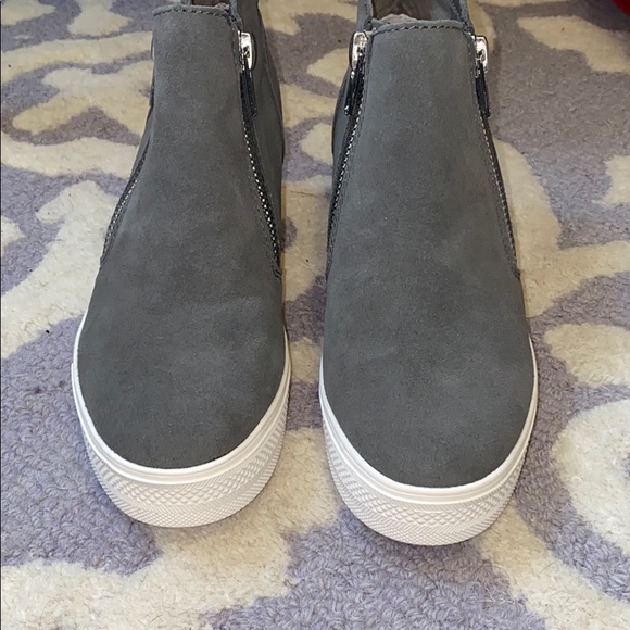 New Steve Madden Grey Wedgie High Top 9 - Picture 3 of 6